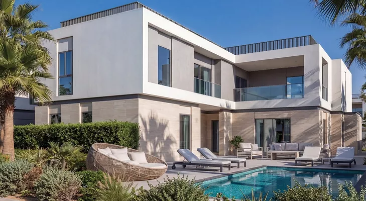 The Grove Sobha Sanctuary'de yer alan, yüksek kira getirisi sağlayan özel havuzlu ve iç asansörlü, 6 yatak odalı birinci sınıf villalar.