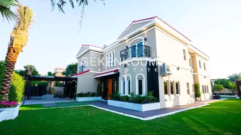 Seven bedroom villa in Dubailand